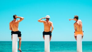 男性の背中が魅力的に見える方法、クリックが勧める背中の脱毛